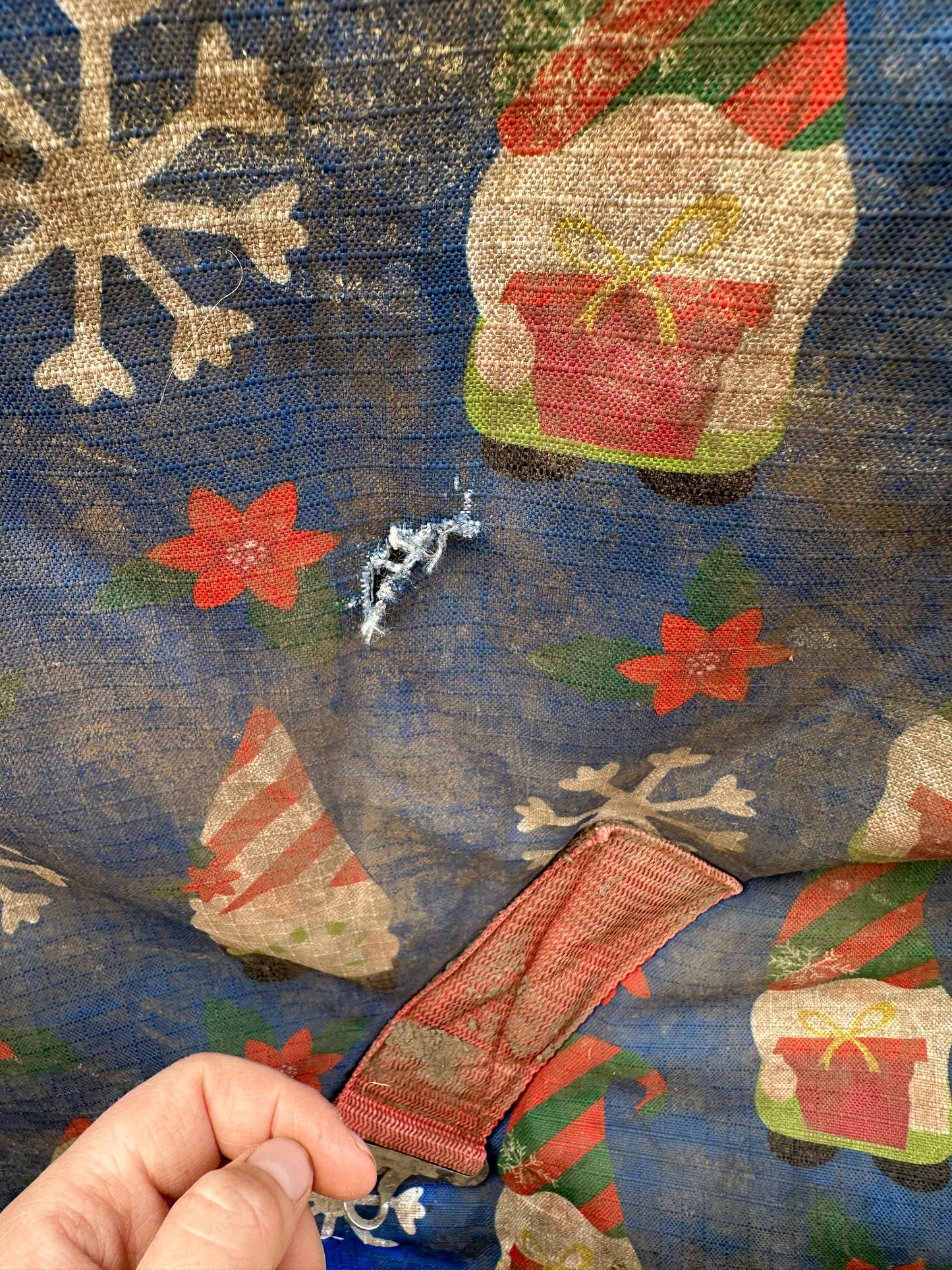 3’9 275gram Christmas Gonk Turnout Rug