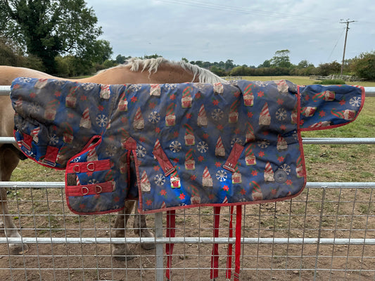3’9 Combo 275gram Christmas Gonk Turnout Rug