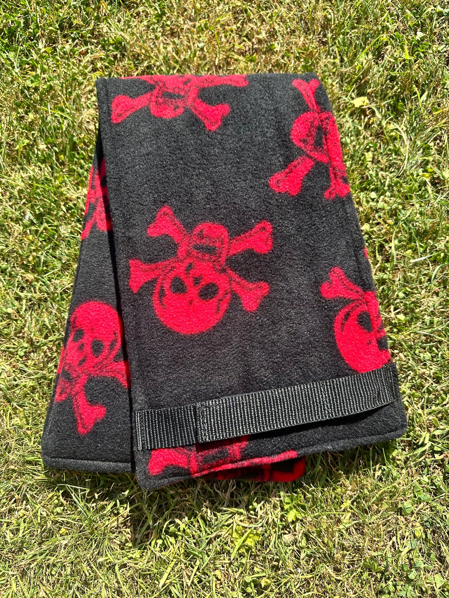 Pony Size Skull & Cross Bones Roller Pad